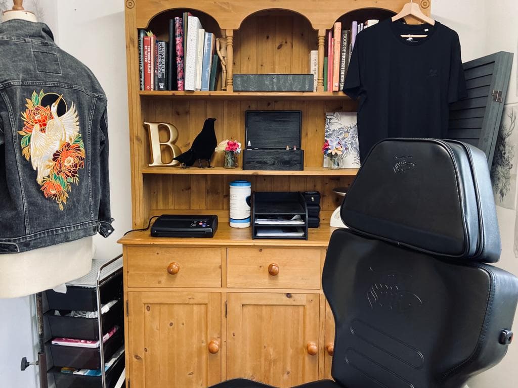 Picture of a tattoo station in Blackbird Tattoo Studio